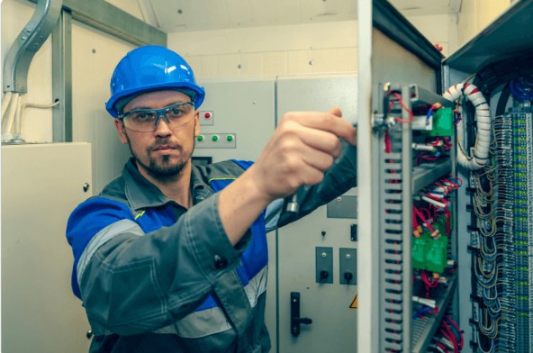 You are currently viewing How Much Does It Really Cost to Replace an Electrical Panel in Toronto?